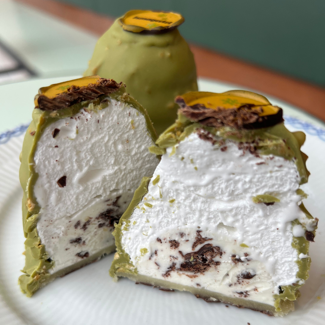 Isflødebolle med pistacie