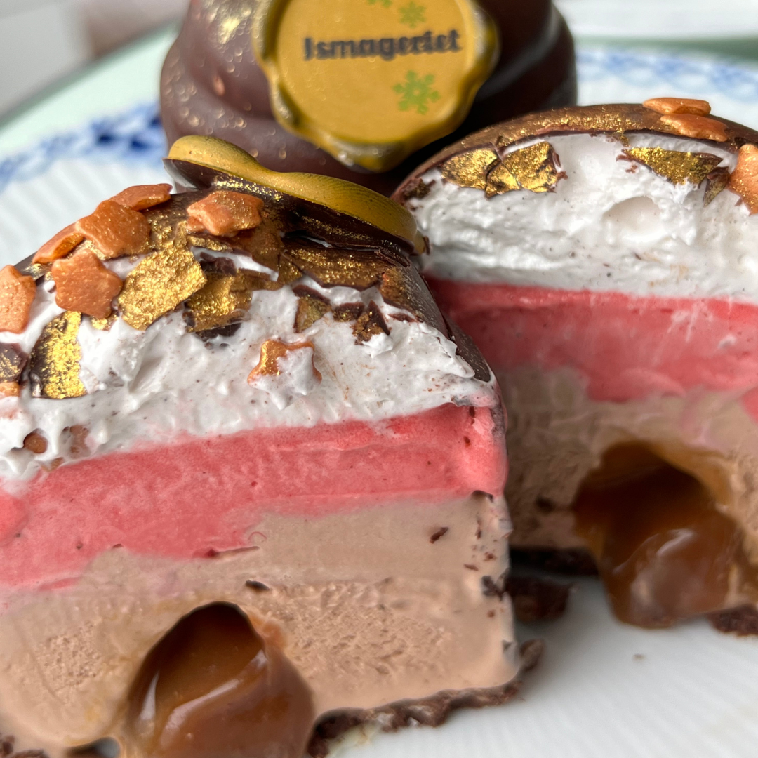 Isbombe med skum, karamel og peanut- og hindbærsorbet